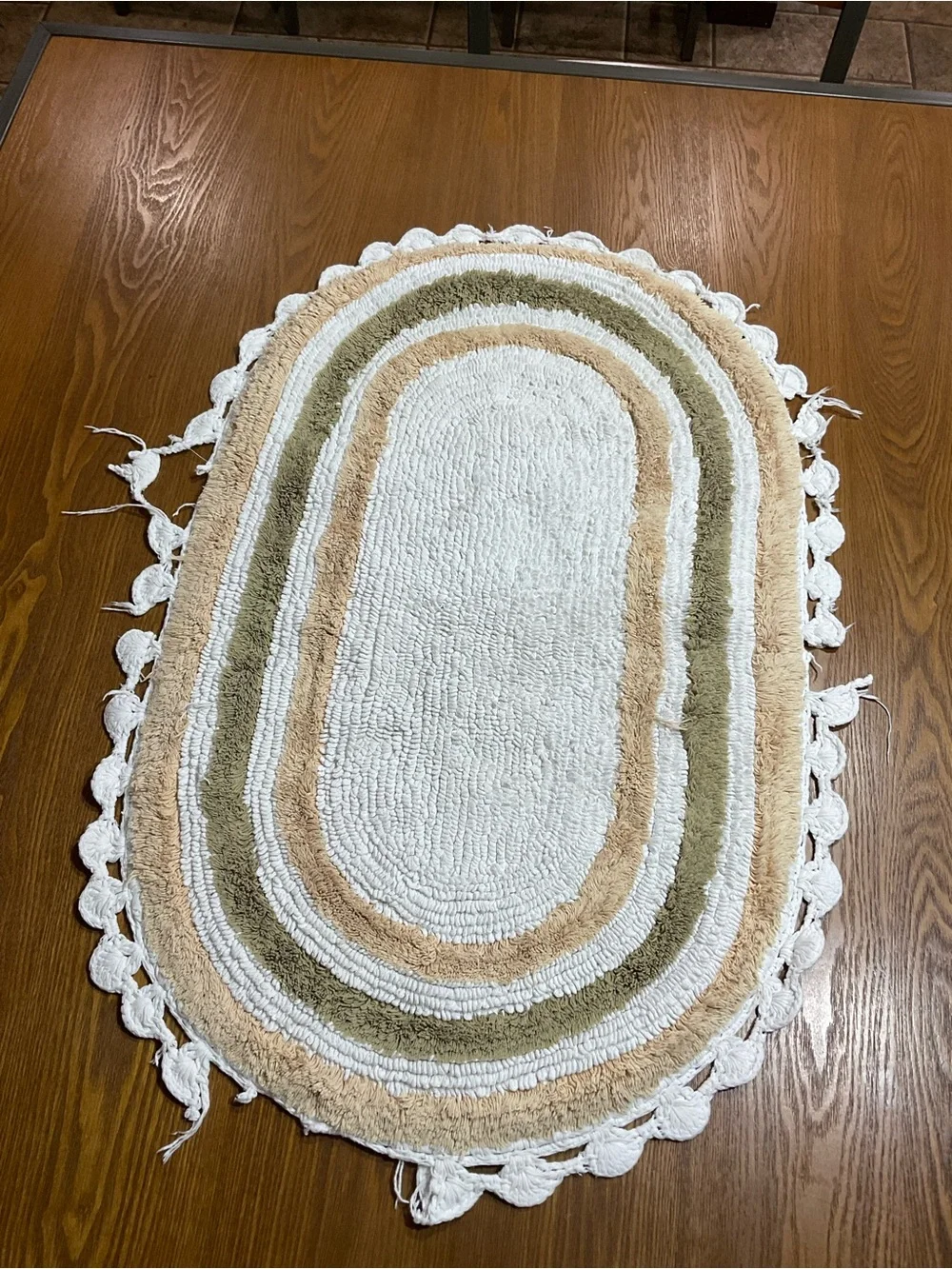 2 pc vintage Mid century Crochet Trim bathroom rug set - Cream & White